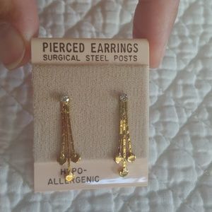 Vintage Gold Tone Dangling Heart Earrings!!!